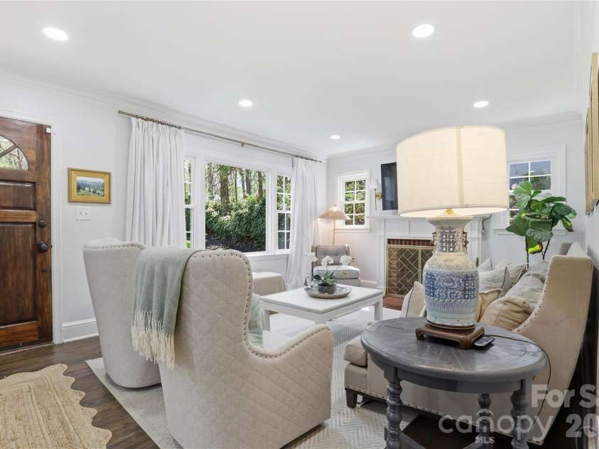 2732 Temple Lane, Charlotte, NC 28205.  MLS# CAR4362386, YatesRealty ID 11324. 