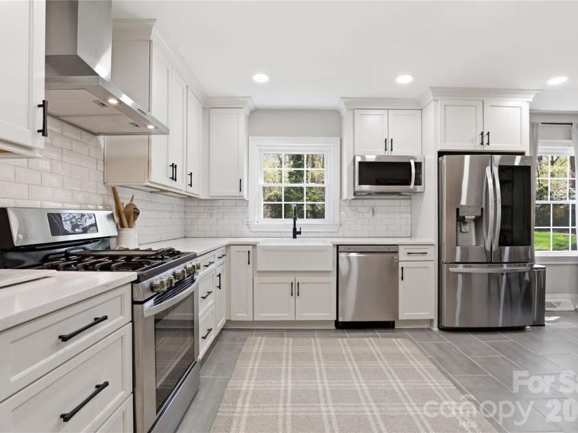 2732 Temple Lane, Charlotte, NC 28205.  MLS# CAR4362386, YatesRealty ID 11324. 