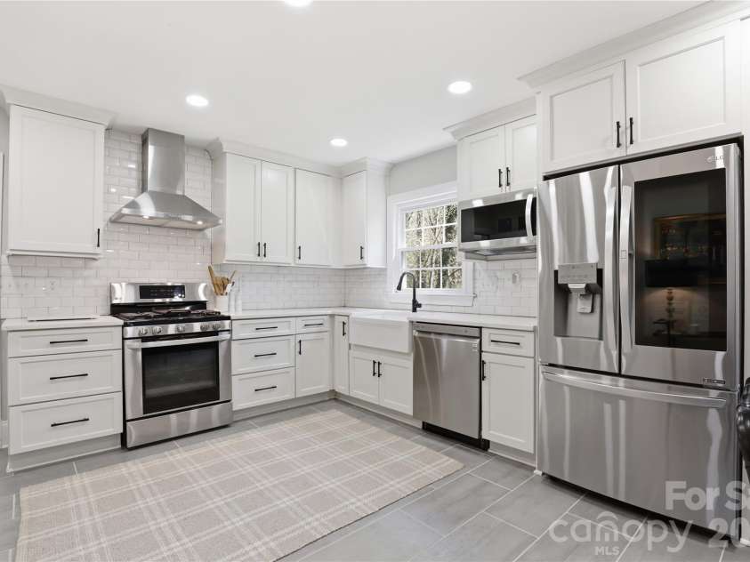 2732 Temple Lane, Charlotte, NC 28205.  MLS# CAR4362386, YatesRealty ID 11324. 