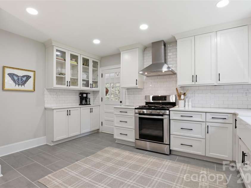 2732 Temple Lane, Charlotte, NC 28205.  MLS# CAR4362386, YatesRealty ID 11324. 