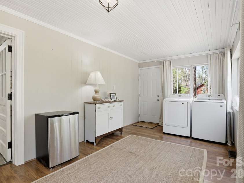 2732 Temple Lane, Charlotte, NC 28205.  MLS# CAR4362386, YatesRealty ID 11324. 