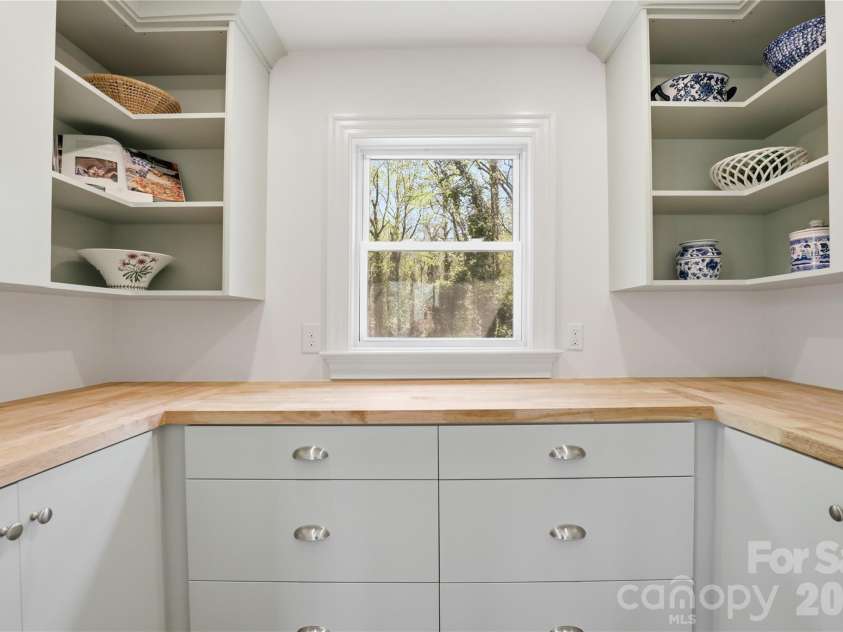 2732 Temple Lane, Charlotte, NC 28205.  MLS# CAR4362386, YatesRealty ID 11324. 