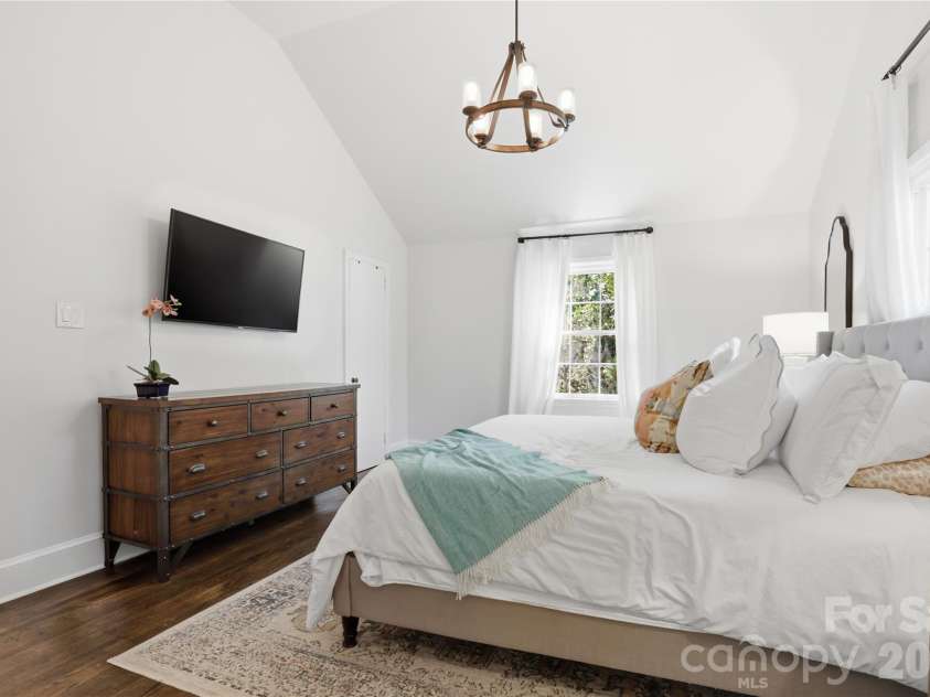 2732 Temple Lane, Charlotte, NC 28205.  MLS# CAR4362386, YatesRealty ID 11324. 