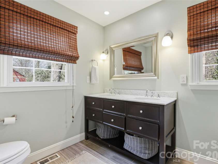 2732 Temple Lane, Charlotte, NC 28205.  MLS# CAR4362386, YatesRealty ID 11324. 