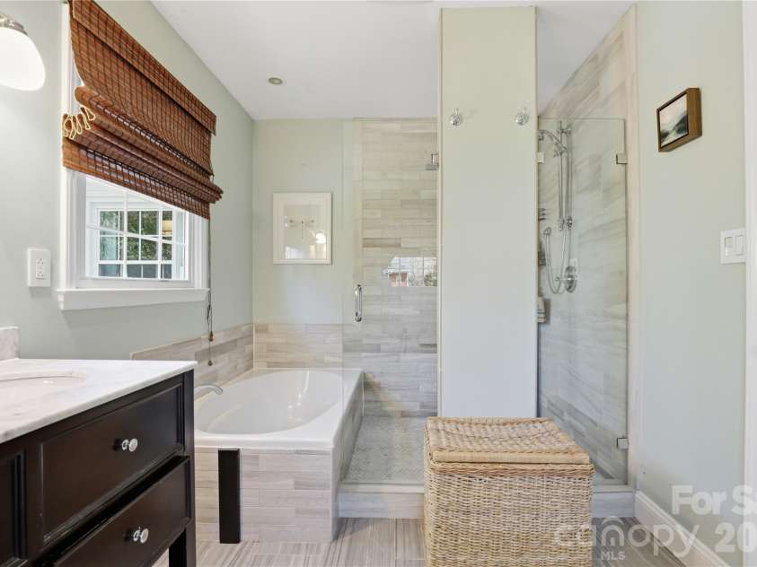 2732 Temple Lane, Charlotte, NC 28205.  MLS# CAR4362386, YatesRealty ID 11324. 