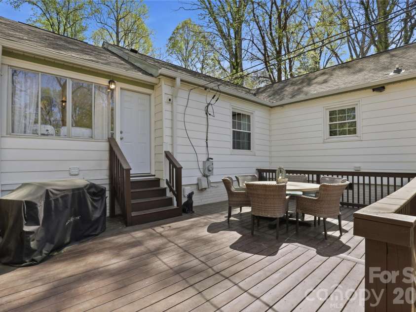 2732 Temple Lane, Charlotte, NC 28205.  MLS# CAR4362386, YatesRealty ID 11324. 
