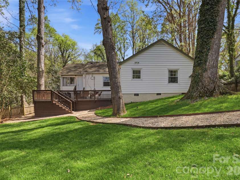 2732 Temple Lane, Charlotte, NC 28205.  MLS# CAR4362386, YatesRealty ID 11324. 