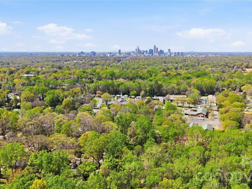 2732 Temple Lane, Charlotte, NC 28205.  MLS# CAR4362386, YatesRealty ID 11324. 