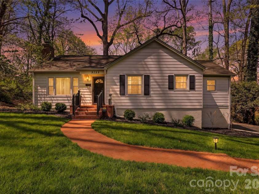 2732 Temple Lane, Charlotte, NC 28205.  MLS# CAR4362386, YatesRealty ID 11324. 