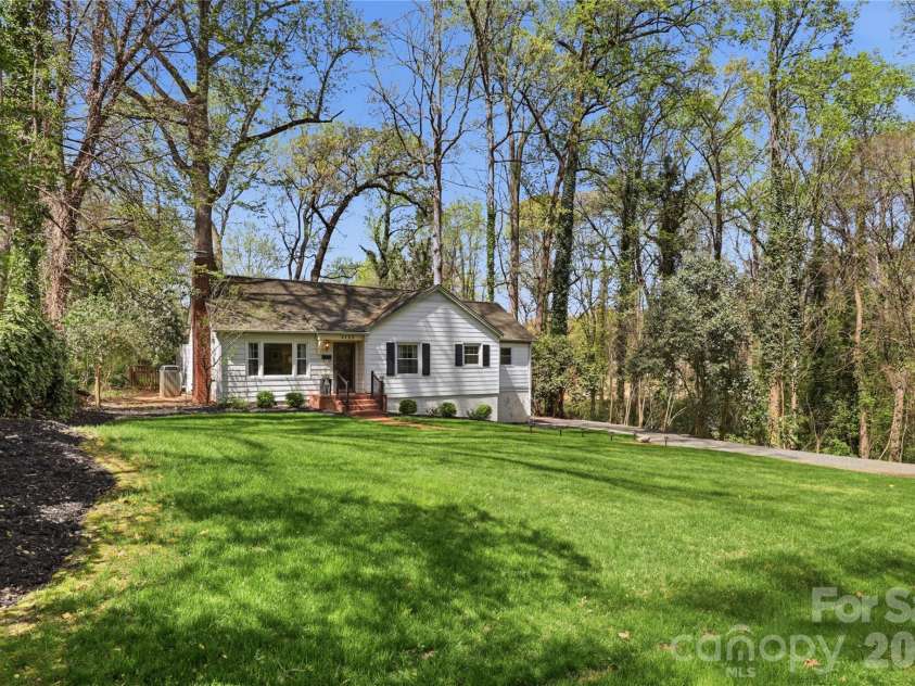 2732 Temple Lane, Charlotte, NC 28205.  MLS# CAR4362386, YatesRealty ID 11324. 