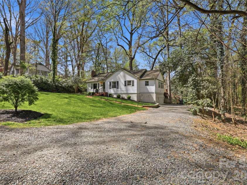 2732 Temple Lane, Charlotte, NC 28205.  MLS# CAR4362386, YatesRealty ID 11324. 