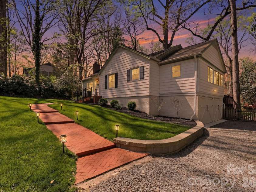 2732 Temple Lane, Charlotte, NC 28205.  MLS# CAR4362386, YatesRealty ID 11324. 