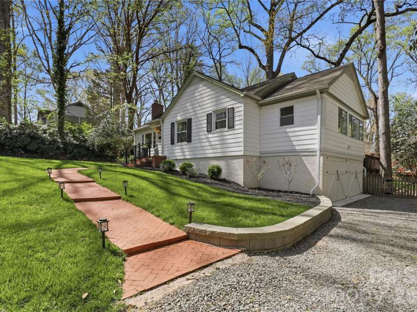 2732 Temple Lane, Charlotte, NC 28205.  MLS# CAR4362386, YatesRealty ID 11324. 