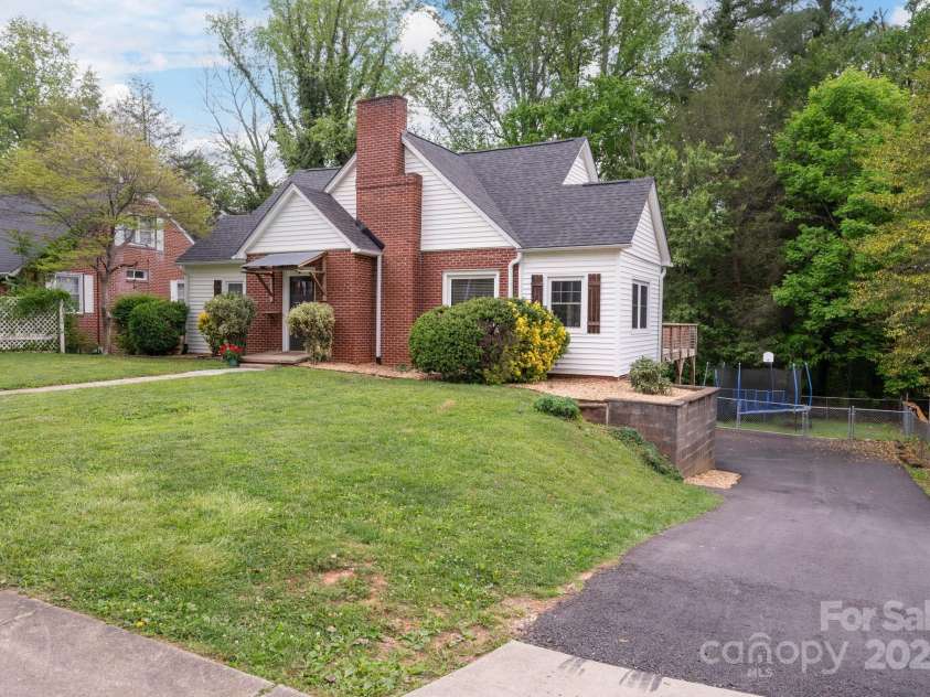 81 Bear Creek Road, Asheville, NC 28806.  MLS# CAR4253442, YatesRealty ID 11325. Brand New Roof & 5 Inch Gutters