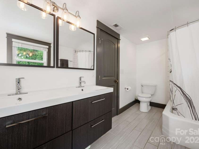 81 Bear Creek Road, Asheville, NC 28806.  MLS# CAR4253442, YatesRealty ID 11325. Second Bath w/ Double Vanity & Tub/Shower