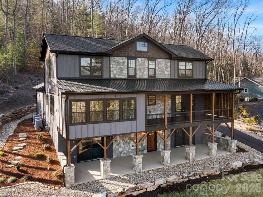 3 Erin Glen Court, Fairview, NC 28730.  MLS# CAR4316176, YatesRealty ID 11327. 