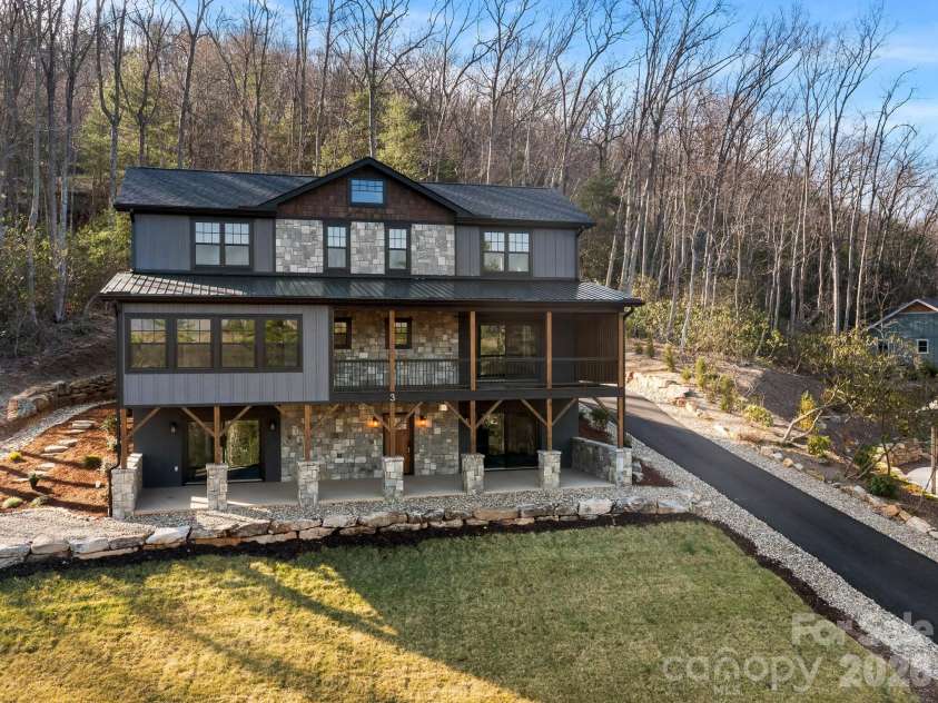 3 Erin Glen Court, Fairview, NC 28730.  MLS# CAR4316176, YatesRealty ID 11327. 