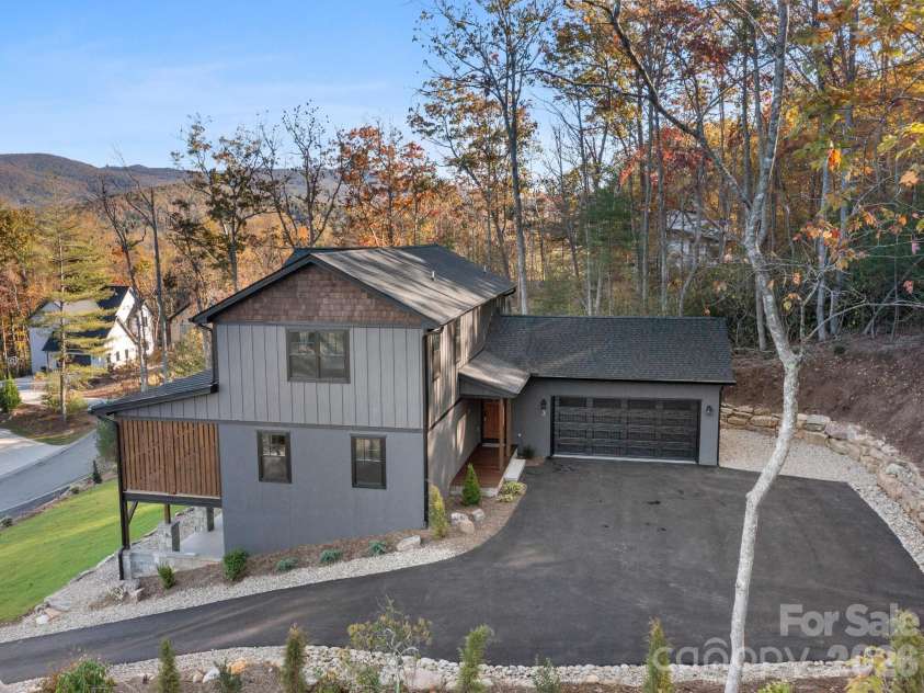 3 Erin Glen Court, Fairview, NC 28730.  MLS# CAR4316176, YatesRealty ID 11327. 