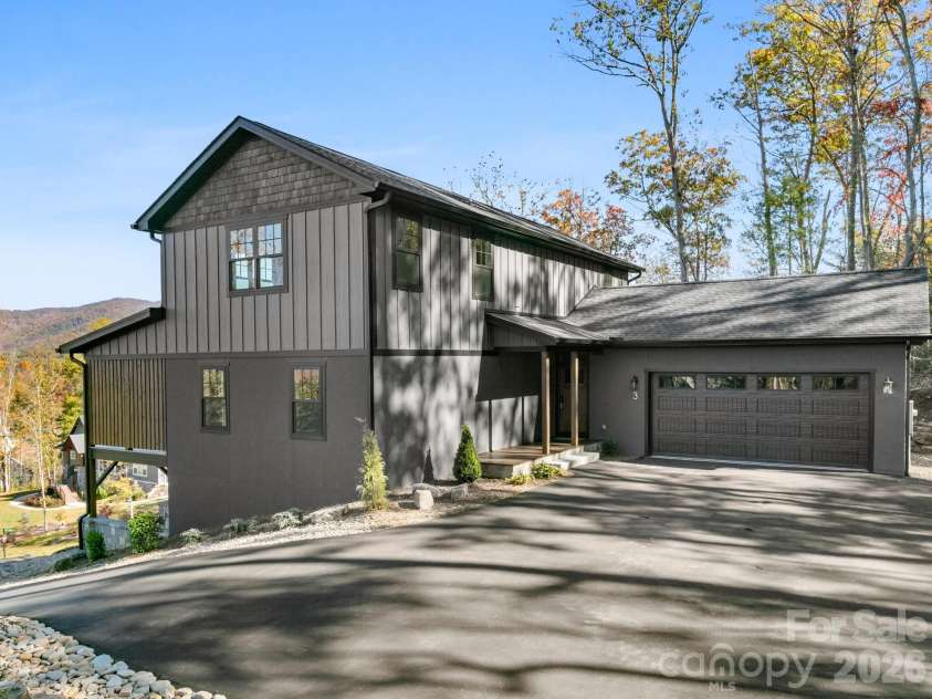3 Erin Glen Court, Fairview, NC 28730.  MLS# CAR4316176, YatesRealty ID 11327. 