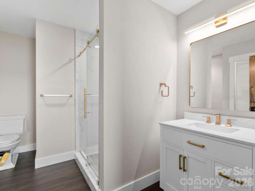3 Erin Glen Court, Fairview, NC 28730.  MLS# CAR4316176, YatesRealty ID 11327. Bathroom