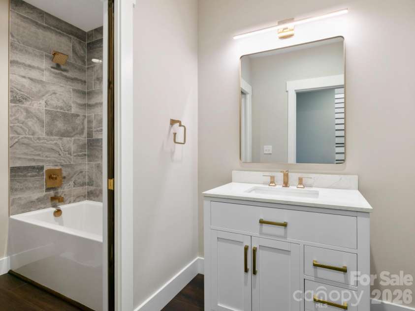 3 Erin Glen Court, Fairview, NC 28730.  MLS# CAR4316176, YatesRealty ID 11327. Bathroom