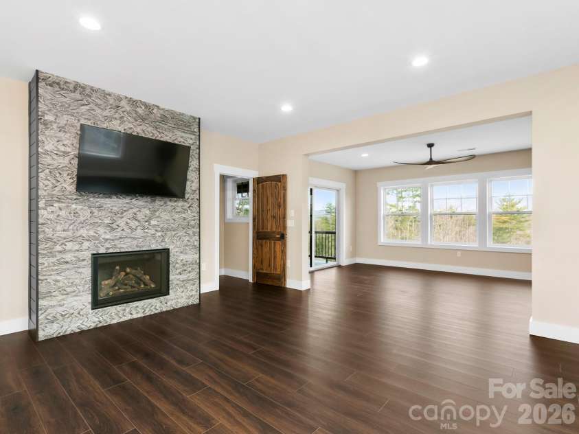 3 Erin Glen Court, Fairview, NC 28730.  MLS# CAR4316176, YatesRealty ID 11327. Dining Area