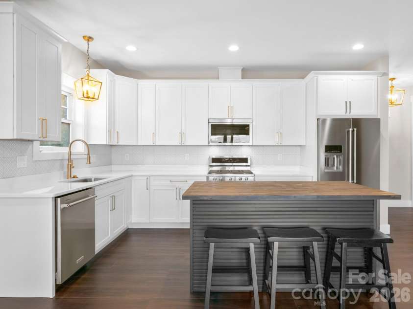 3 Erin Glen Court, Fairview, NC 28730.  MLS# CAR4316176, YatesRealty ID 11327. Kitchen