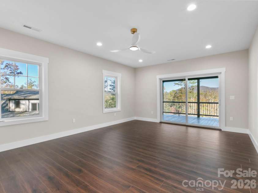 3 Erin Glen Court, Fairview, NC 28730.  MLS# CAR4316176, YatesRealty ID 11327. Primary Bathroom
