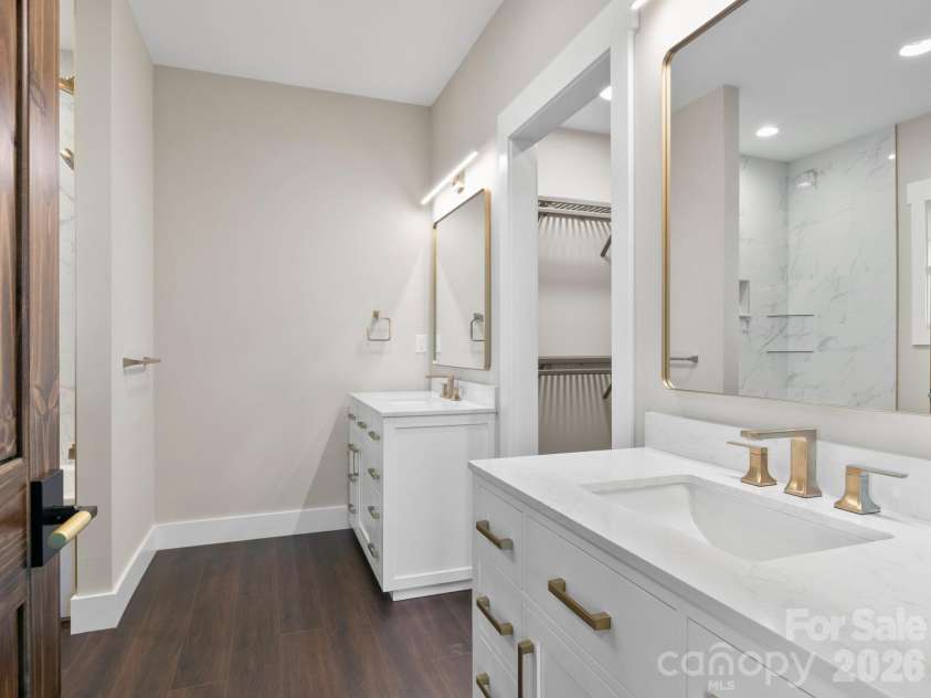 3 Erin Glen Court, Fairview, NC 28730.  MLS# CAR4316176, YatesRealty ID 11327. Primary Bathroom