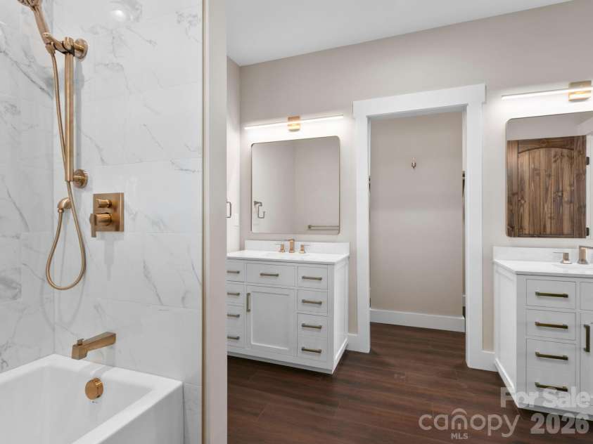 3 Erin Glen Court, Fairview, NC 28730.  MLS# CAR4316176, YatesRealty ID 11327. Primary Bathroom