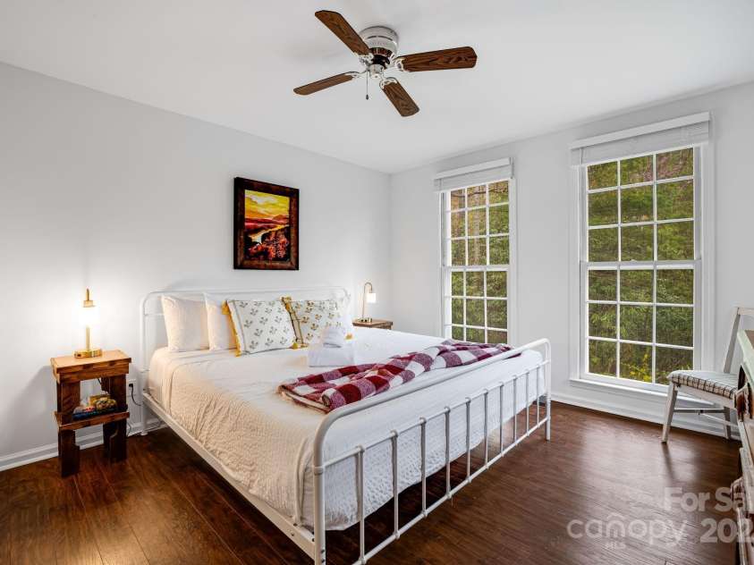 336&351 Colony Road, Hendersonville, NC 28792.  MLS# CAR4253932, YatesRealty ID 11328. 336 bedroom