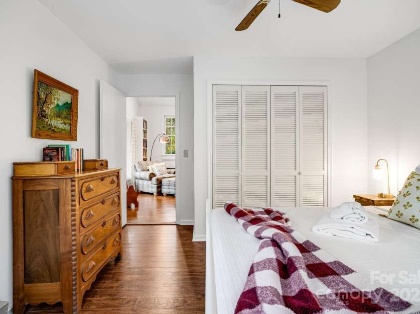 336&351 Colony Road, Hendersonville, NC 28792.  MLS# CAR4253932, YatesRealty ID 11328. 336 bedroom