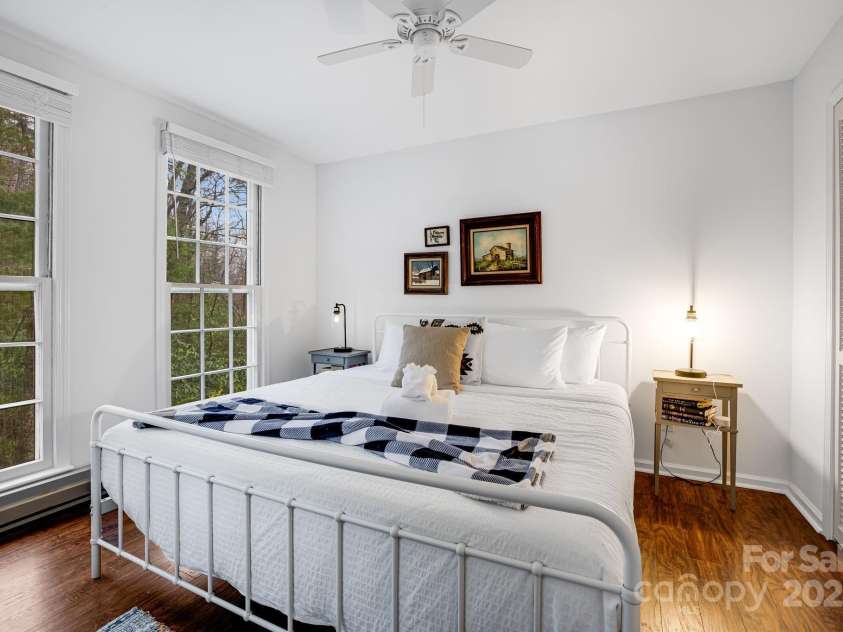 336&351 Colony Road, Hendersonville, NC 28792.  MLS# CAR4253932, YatesRealty ID 11328. 336 bedroom