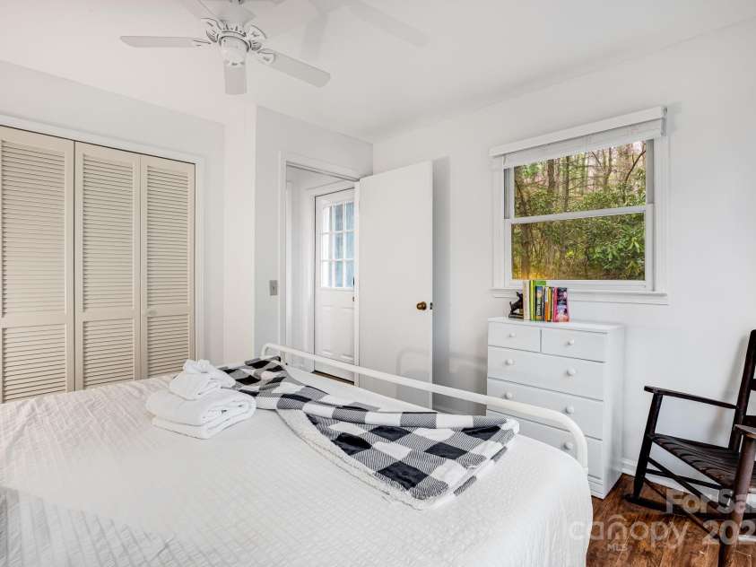 336&351 Colony Road, Hendersonville, NC 28792.  MLS# CAR4253932, YatesRealty ID 11328. 336 bedroom