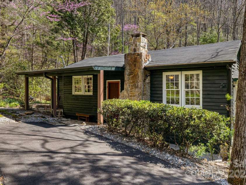 336&351 Colony Road, Hendersonville, NC 28792.  MLS# CAR4253932, YatesRealty ID 11328. 336 Colony