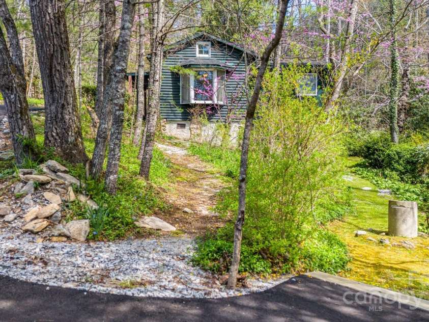 336&351 Colony Road, Hendersonville, NC 28792.  MLS# CAR4253932, YatesRealty ID 11328. 336 Colony