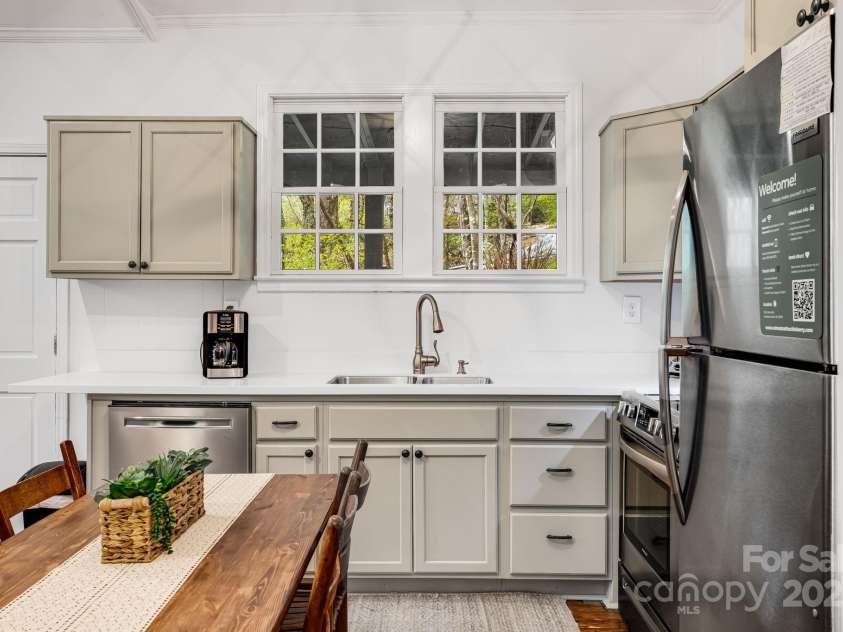 336&351 Colony Road, Hendersonville, NC 28792.  MLS# CAR4253932, YatesRealty ID 11328. 336 kitchen