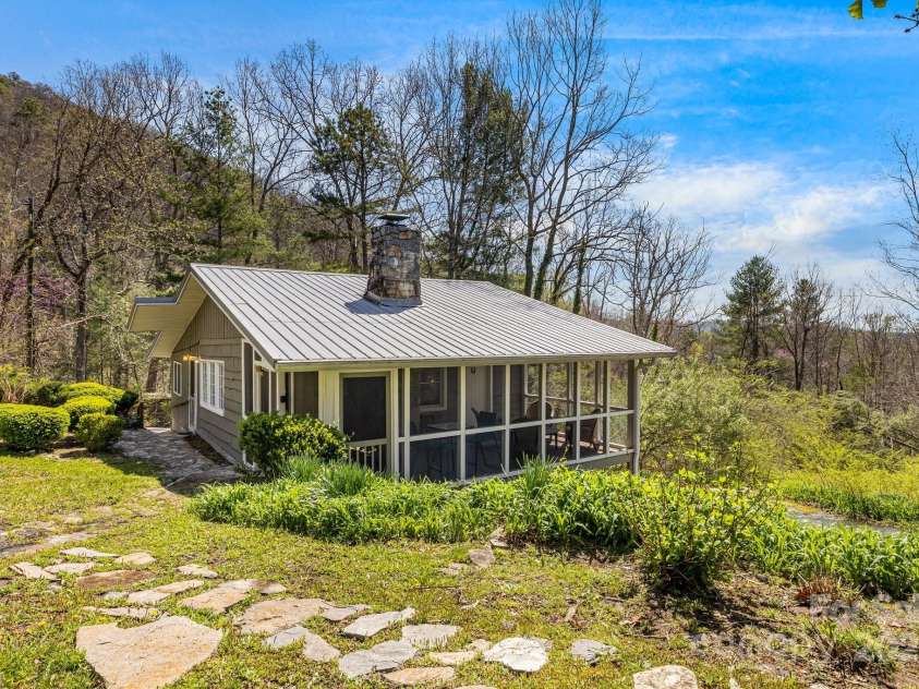 336&351 Colony Road, Hendersonville, NC 28792.  MLS# CAR4253932, YatesRealty ID 11328. 351 Colony