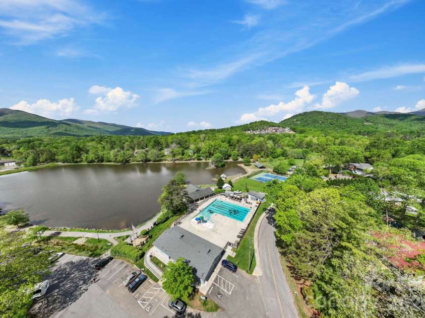 3 Leeds Lane, Black Mountain, NC 28711.  MLS# CAR4369032, YatesRealty ID 11329. Blocks away from Lake Tomahawk pool, tennis courts, and walking path.