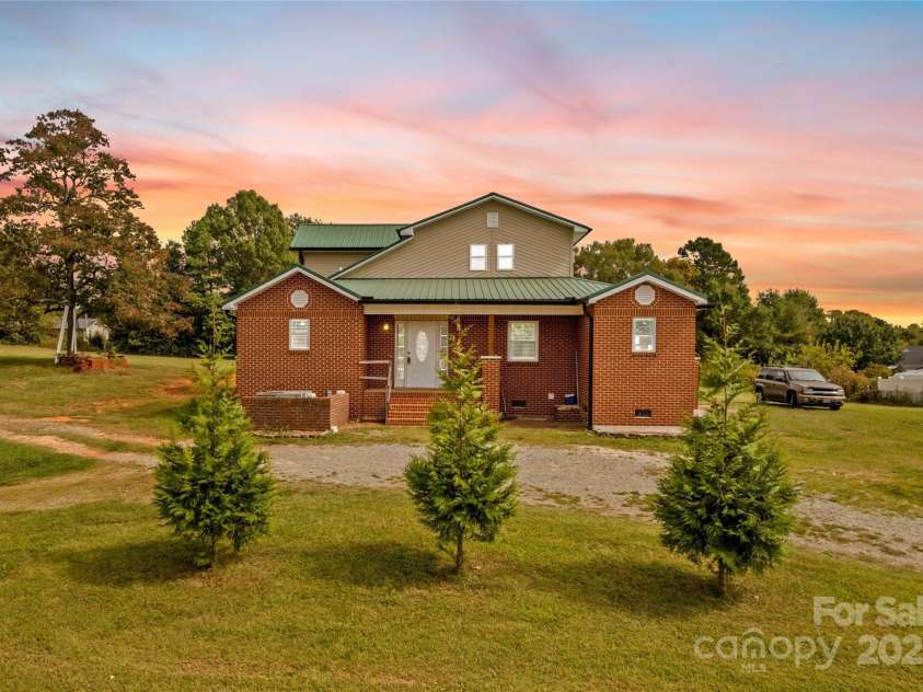 106 Emlee Street, Lexington, NC 27295.  MLS# CAR4312427, YatesRealty ID 1133. 