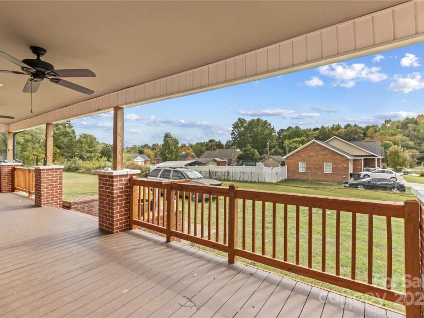 106 Emlee Street, Lexington, NC 27295.  MLS# CAR4312427, YatesRealty ID 1133. 