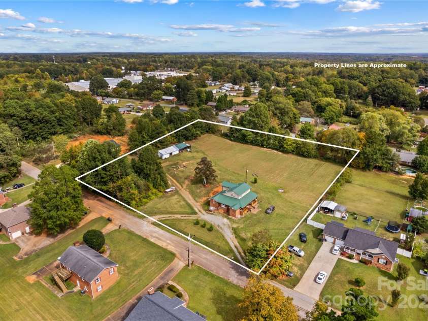 106 Emlee Street, Lexington, NC 27295.  MLS# CAR4312427, YatesRealty ID 1133. 