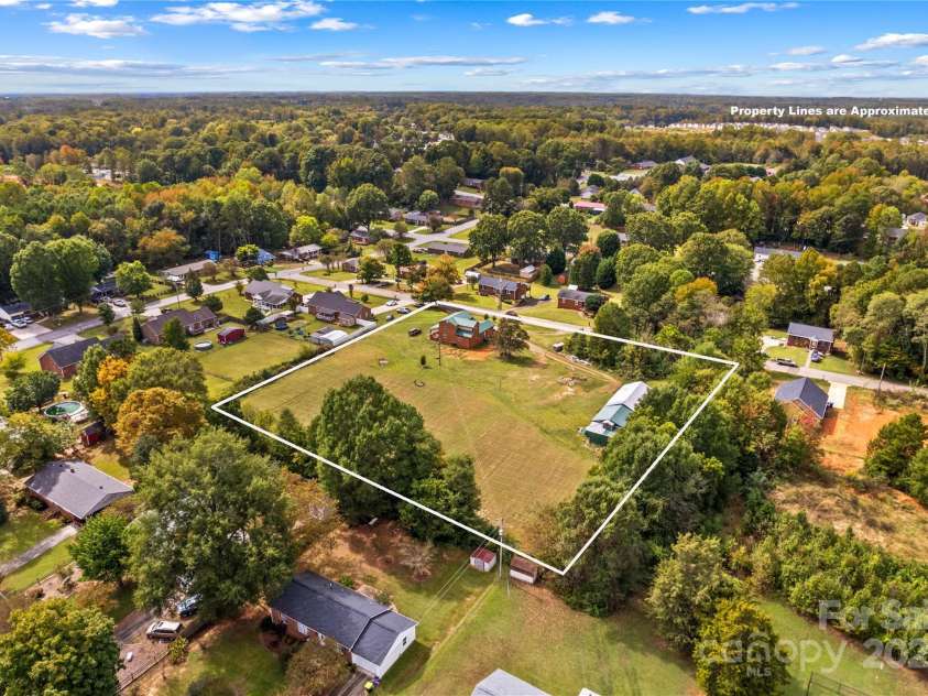 106 Emlee Street, Lexington, NC 27295.  MLS# CAR4312427, YatesRealty ID 1133. 