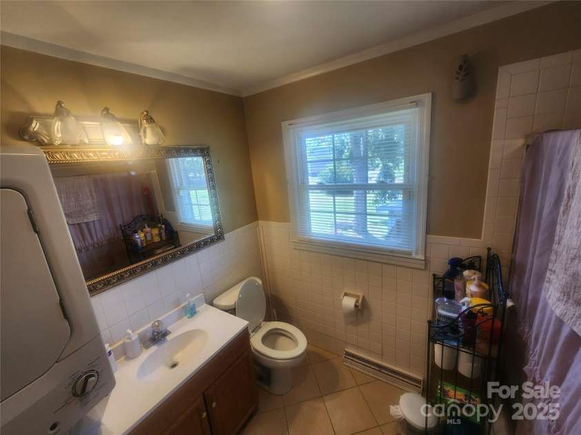 117 Bolding Street, Gastonia, NC 28052.  MLS# CAR4298588, YatesRealty ID 1133. Bathroom