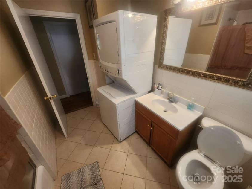 117 Bolding Street, Gastonia, NC 28052.  MLS# CAR4298588, YatesRealty ID 1133. Bathroom