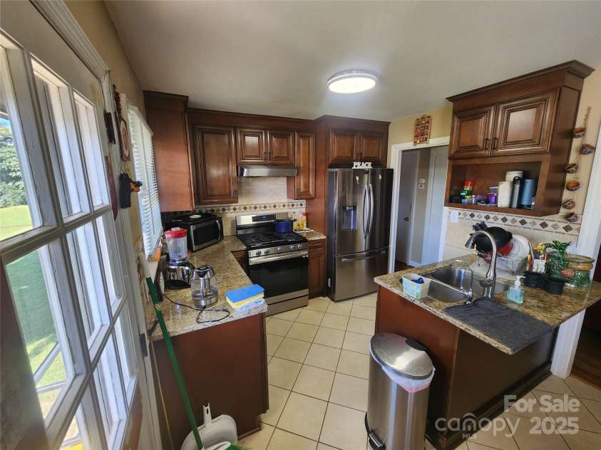 117 Bolding Street, Gastonia, NC 28052.  MLS# CAR4298588, YatesRealty ID 1133. Kitchen