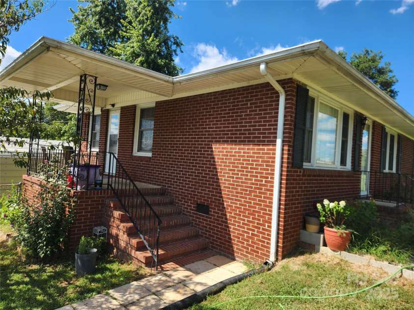 117 Bolding Street, Gastonia, NC 28052.  MLS# CAR4298588, YatesRealty ID 1133. Patio, side entrance