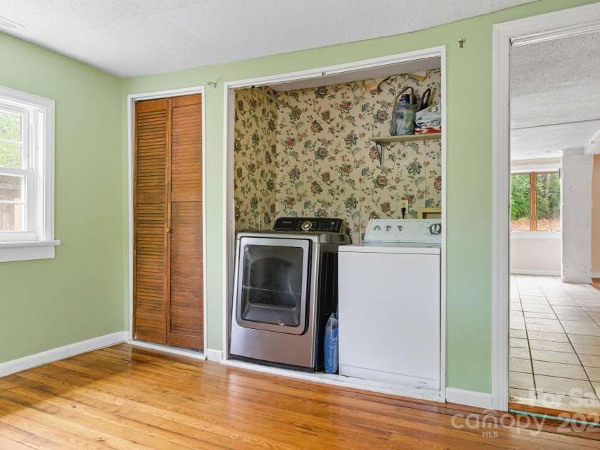132 Little Knob Road, Asheville, NC 28803.  MLS# CAR4314463, YatesRealty ID 11330. Includes Washer-Dryer in Closet