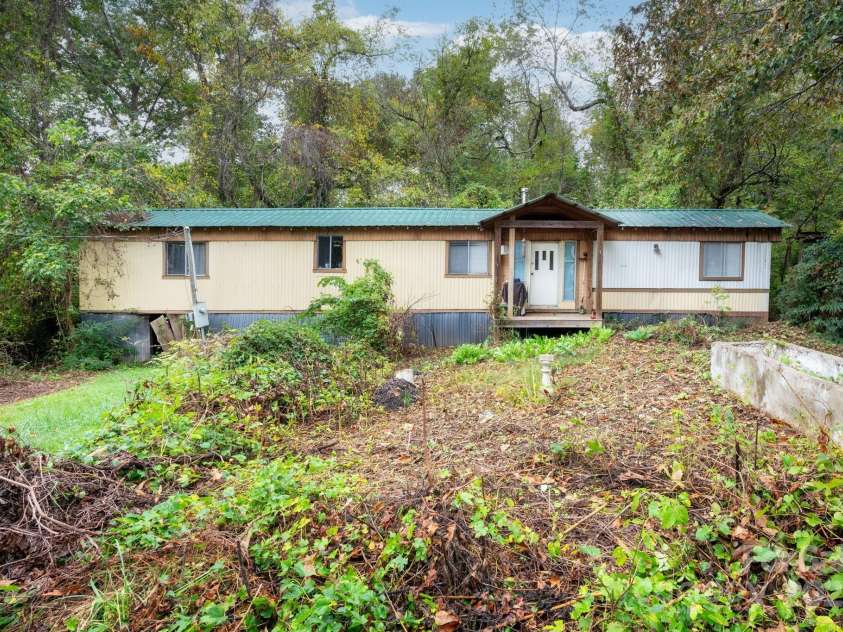 132 Little Knob Road, Asheville, NC 28803.  MLS# CAR4314463, YatesRealty ID 11330. Three Bedroom Manufactured Home plus...