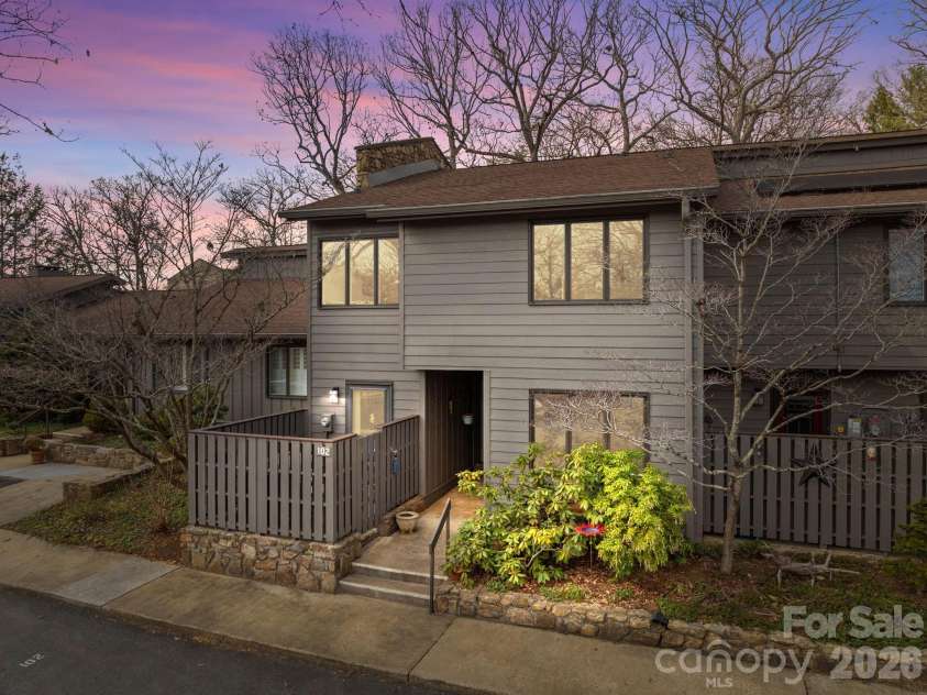 102 Crowfields Drive, Asheville, NC 28803.  MLS# CAR4352094, YatesRealty ID 11332. 
